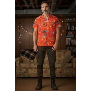 Stranger Things Hellfire Club Button Up Shirt Red Flames Graphic Men’s XL NWT